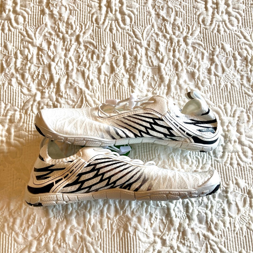 NWT Women’s HIKE Footwear - Picture 6 of 15